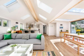 Trevint - Modern beach house in Falmouth near beach, private garden and parking
